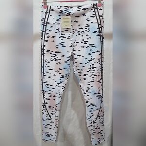 Fabletics-Define Reflective High-waisted Legging-Cosmic Animal/Reflective-L/10